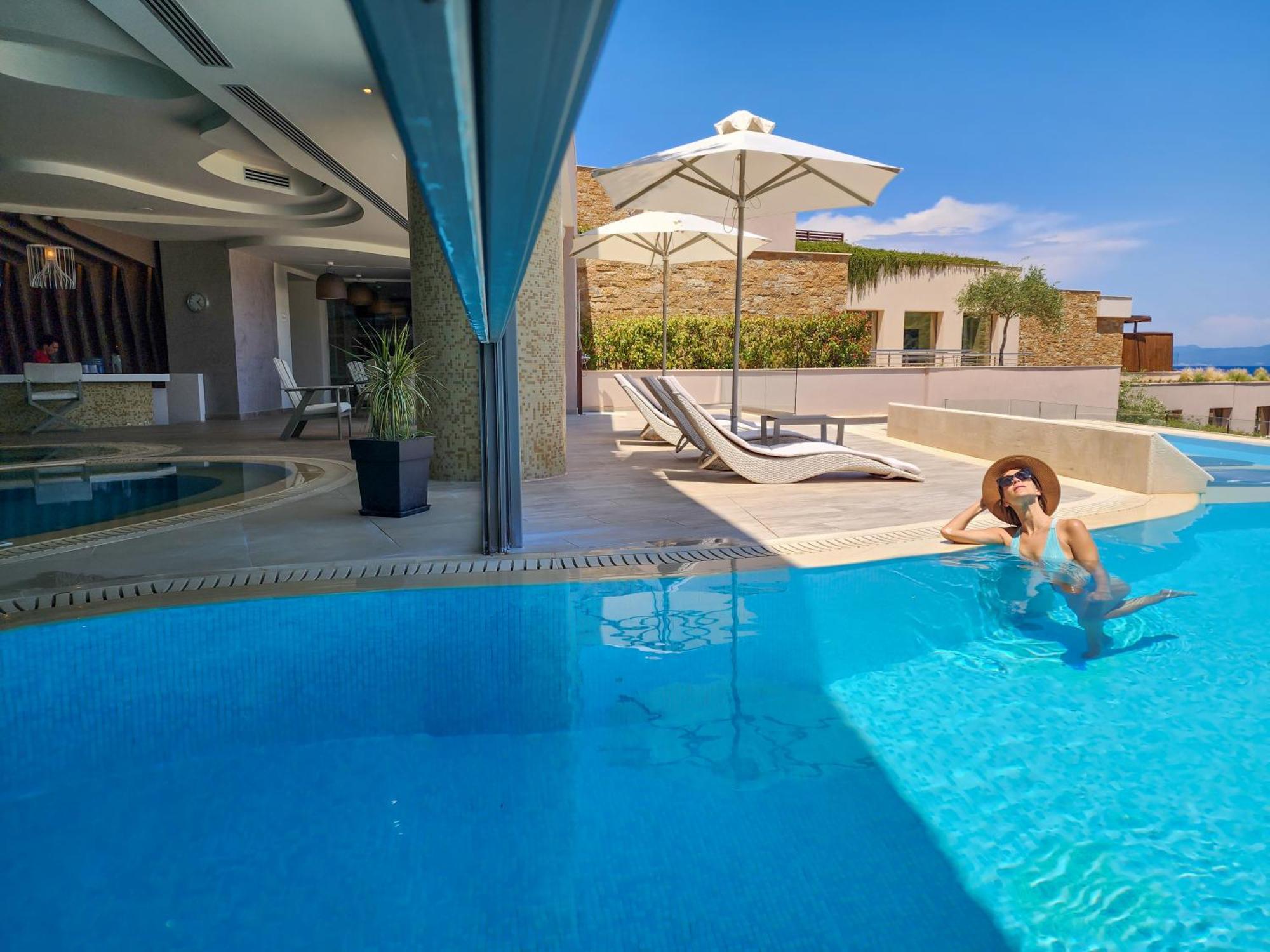 美瑞格Spa度假村 帕利乌里翁 外观 照片 A pool at a luxury hotel