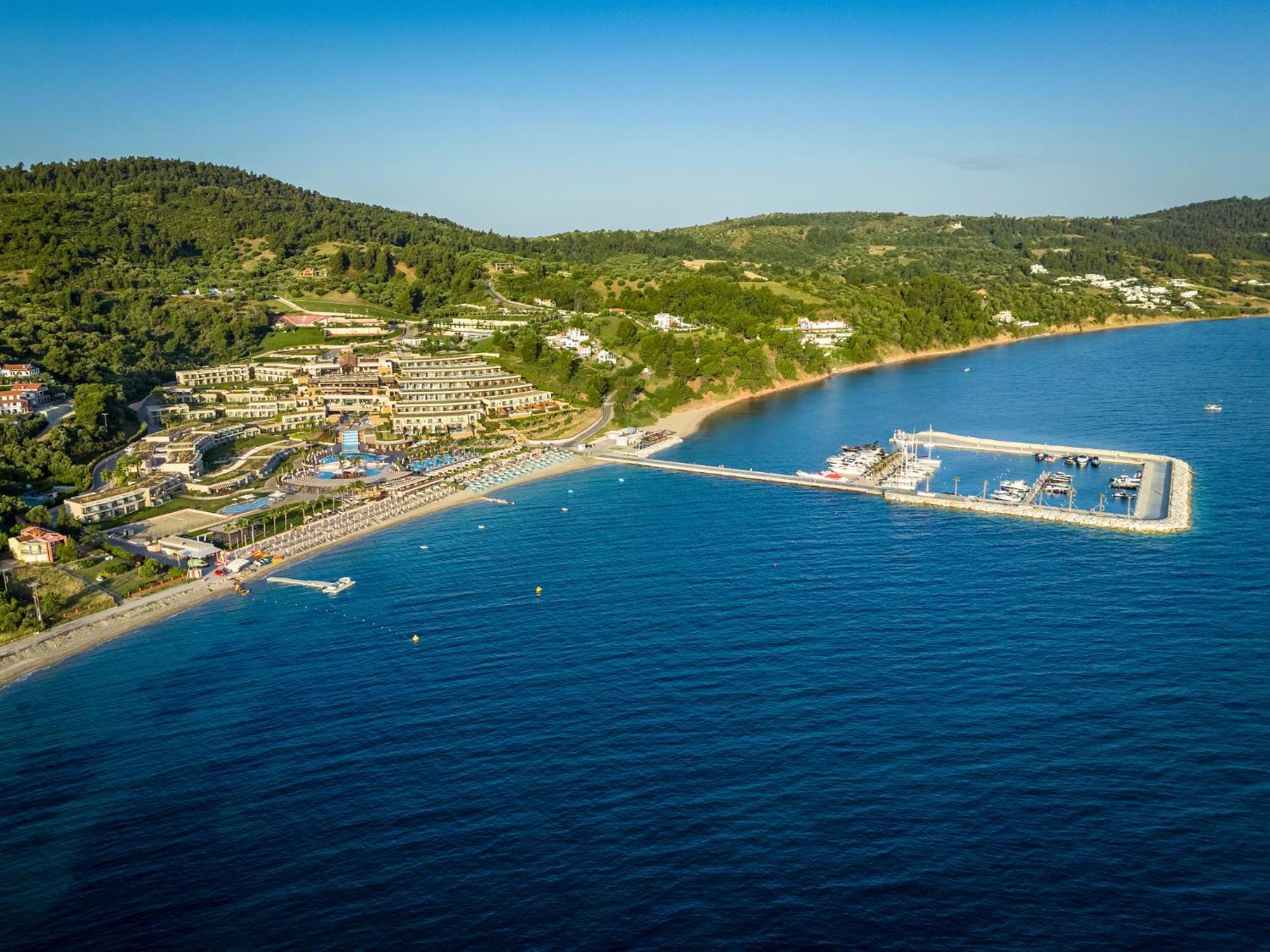 美瑞格Spa度假村 帕利乌里翁 外观 照片 Aerial view of the port of Agia Marina