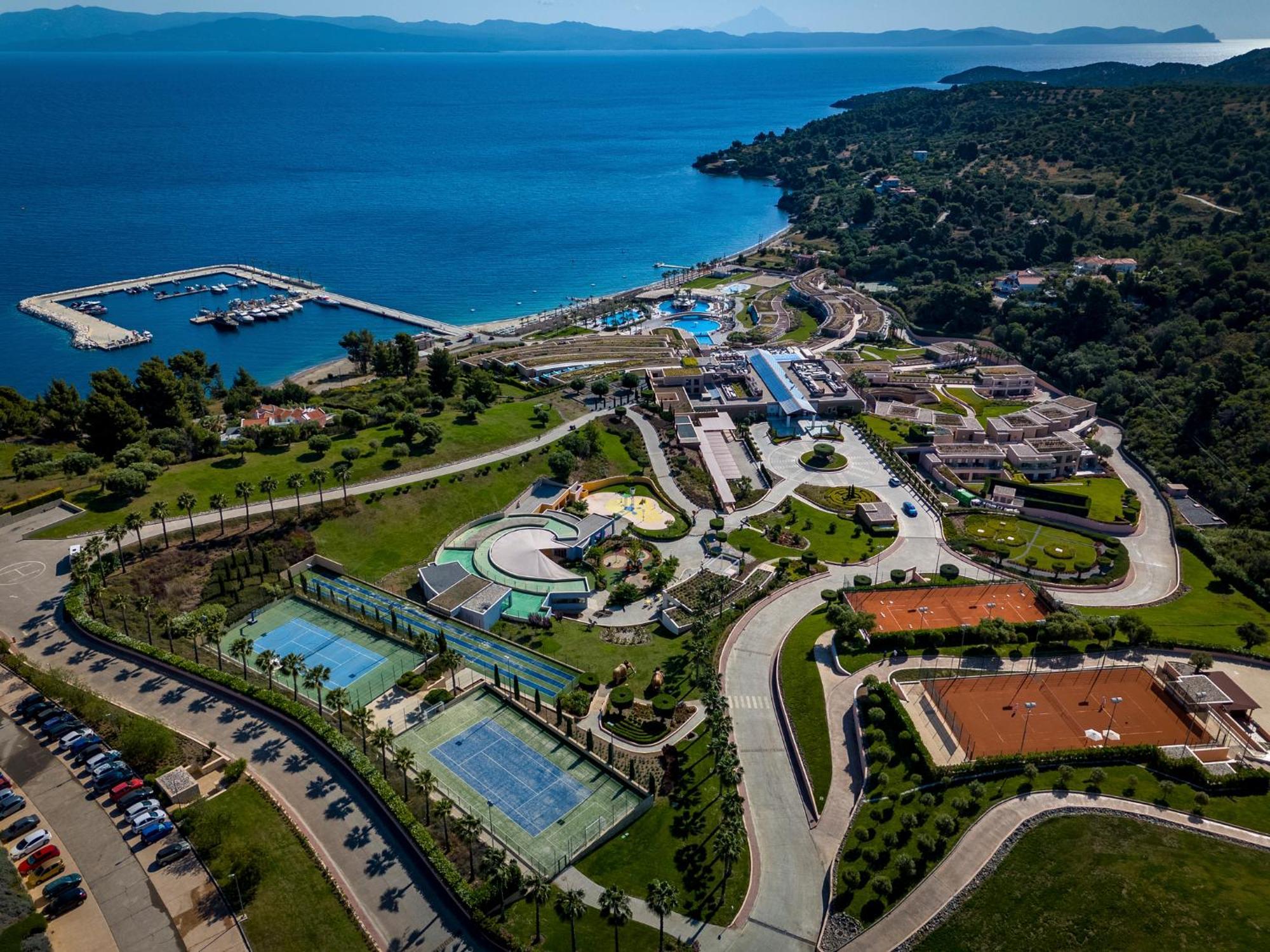 美瑞格Spa度假村 帕利乌里翁 外观 照片 Aerial view of the resort