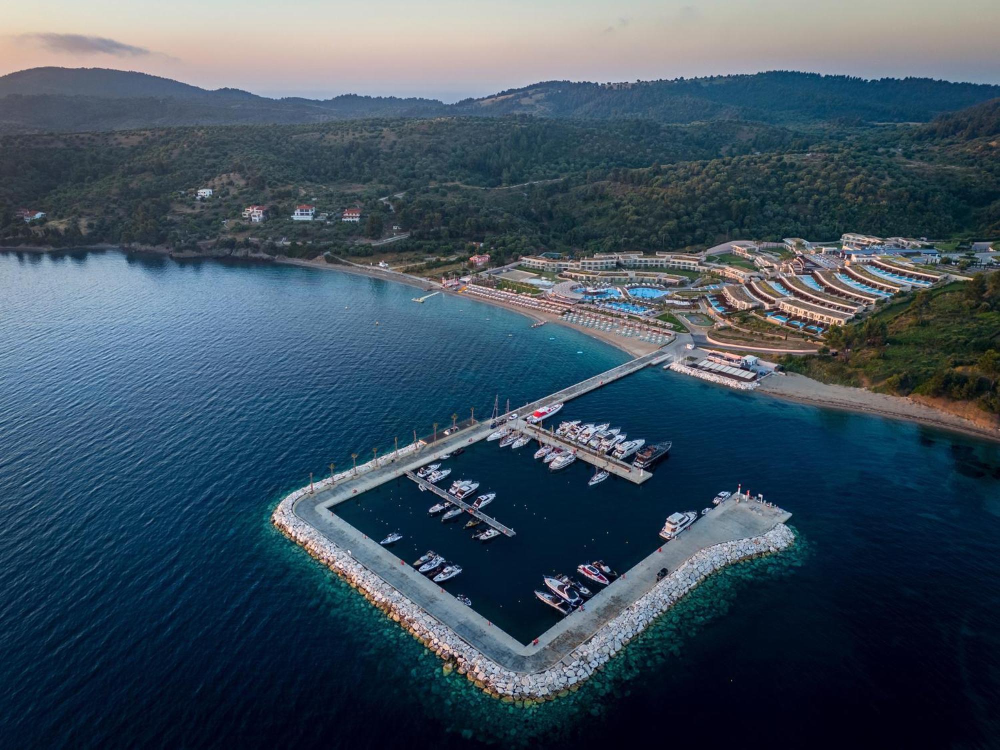 美瑞格Spa度假村 帕利乌里翁 外观 照片 Aerial view of the port